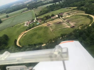 Vue aérienne du Haras de Ligny et de son circuit pour les trotteurs
